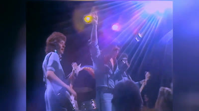 Mud - The cat crept in